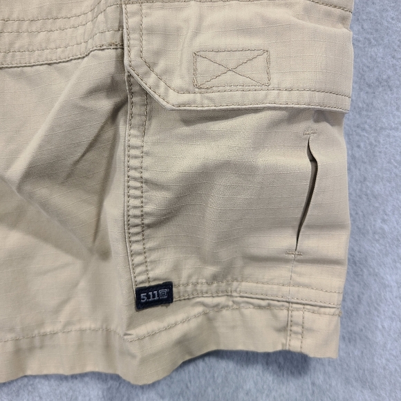 Lot of 2 Mens 5.11 Tactical Cargo Shorts Size 42 Khaki & Beige 8" Inseam - Picture 12 of 16